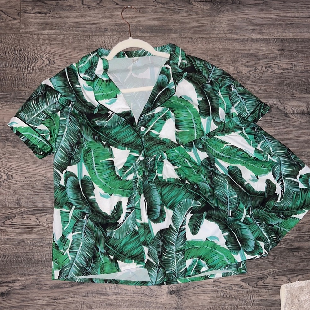 Like new leaf print pajama set